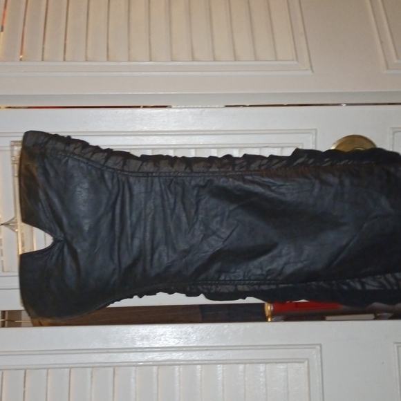 BeBe-FAUX LEATHER, STRAPLESS V-notched center w/RUFFLES- DOWN-SIDES, SIDE-ZIP - Picture 13 of 13